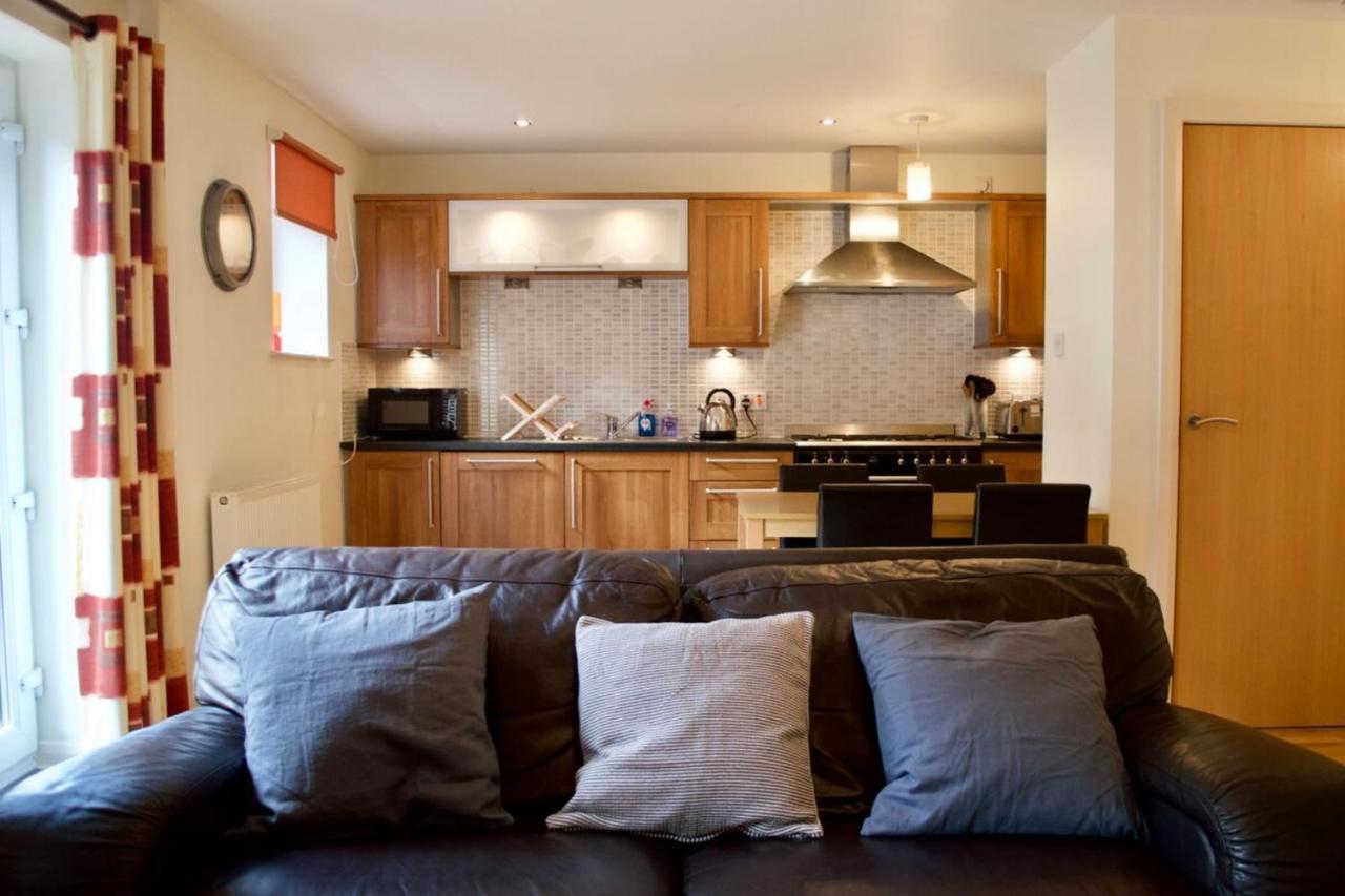 Modern 2 Bedroom Centre Flat