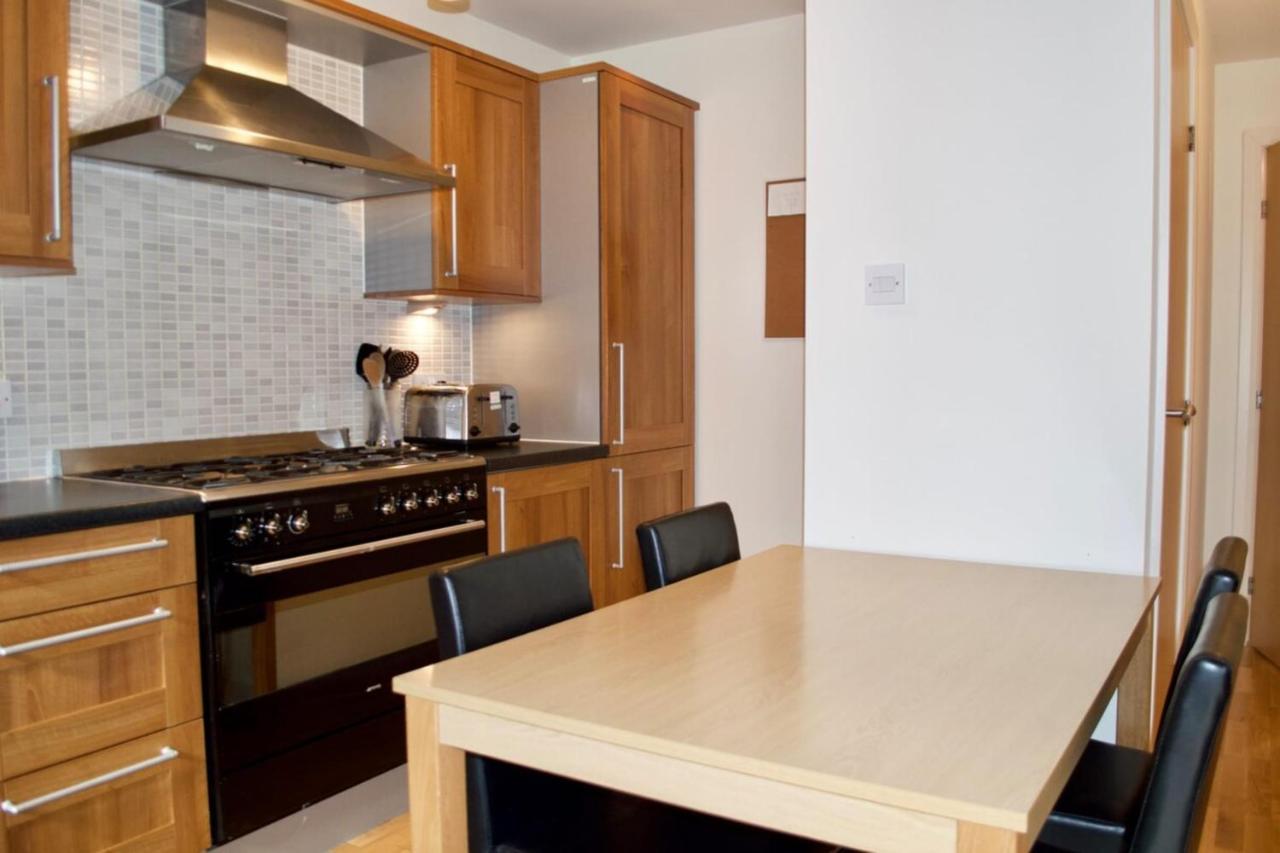 Modern 2 Bedroom Centre Flat