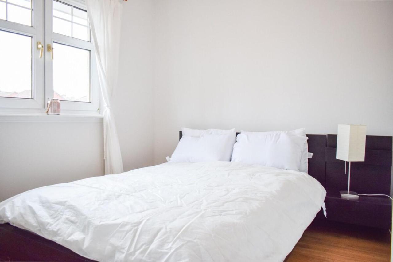Centre 2 Bedroom Apartment *
