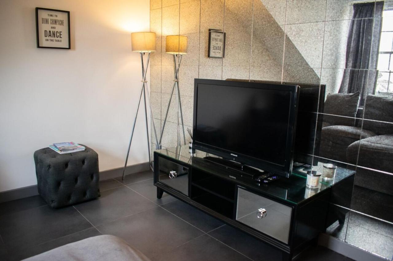 Unique 3 Bedroom Modern Penthouse Apartment