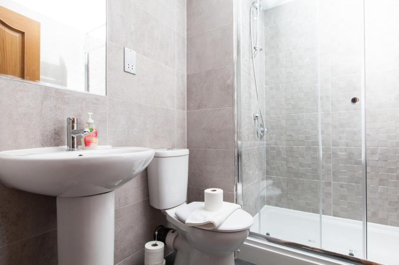 Beautiful 2 Bedroom Flat In Converted Distillery Apartment