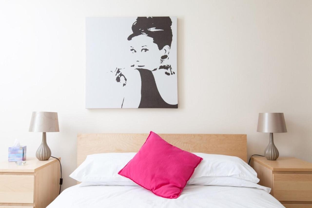 Beautiful 2 Bedroom Flat In Converted Distillery Apartment *
