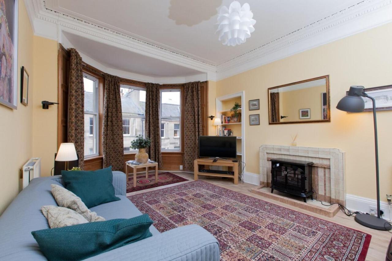 Elegant Traditional Centre Flat Apartment Edinburgh