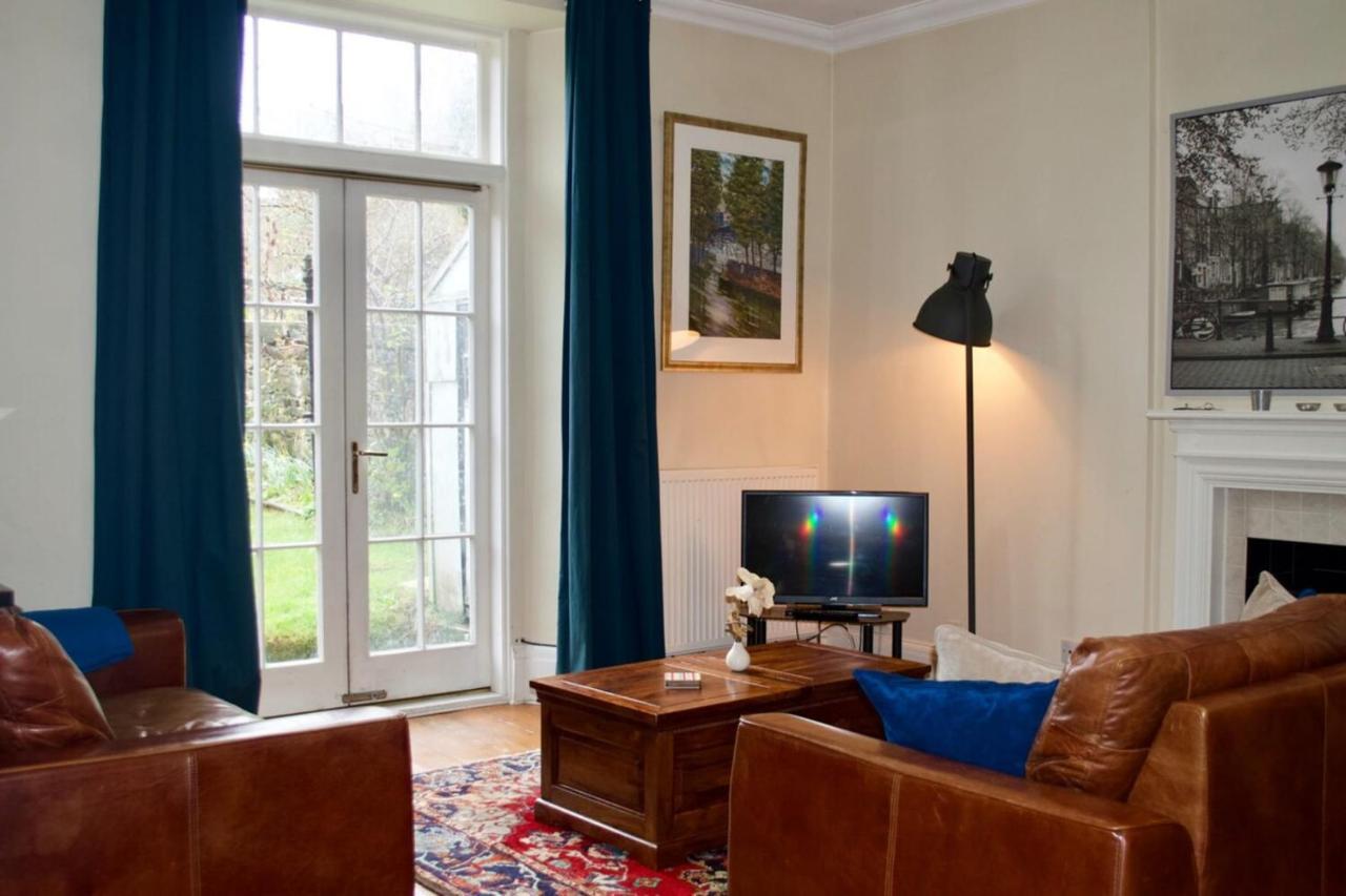 Stunning 3 Bedroom City Centre Apartment *