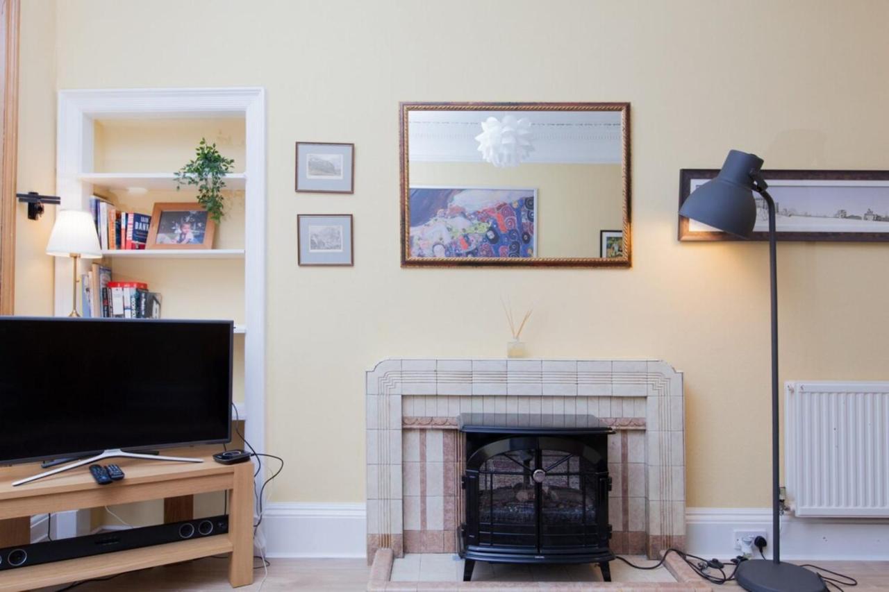 Elegant Traditional Centre Flat Edinburgh