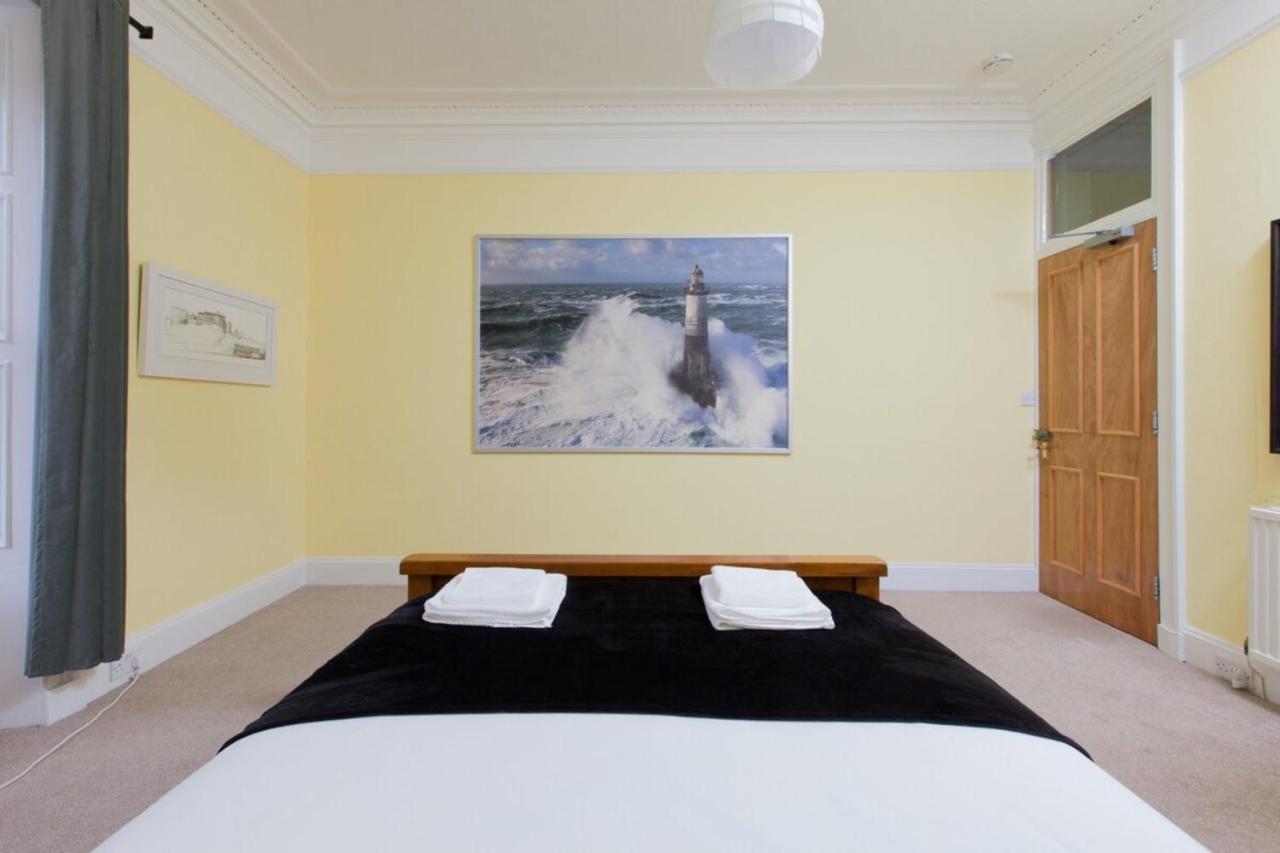 Elegant Traditional Centre Flat *