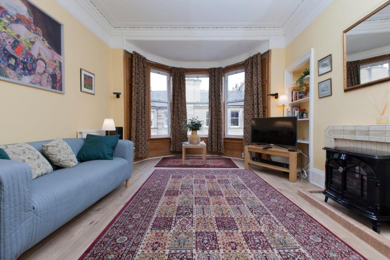 Elegant Traditional Centre Flat *