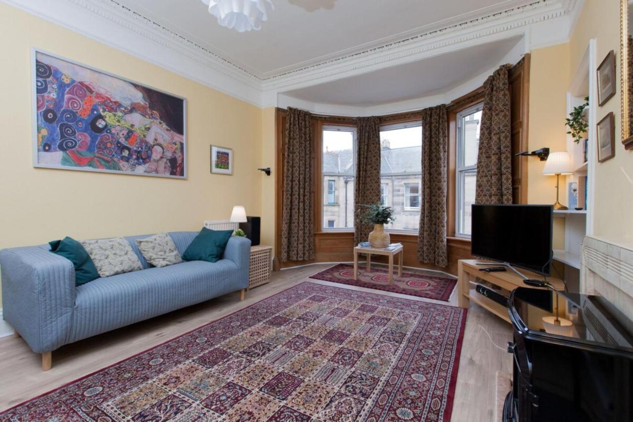 Elegant Traditional Centre Flat *