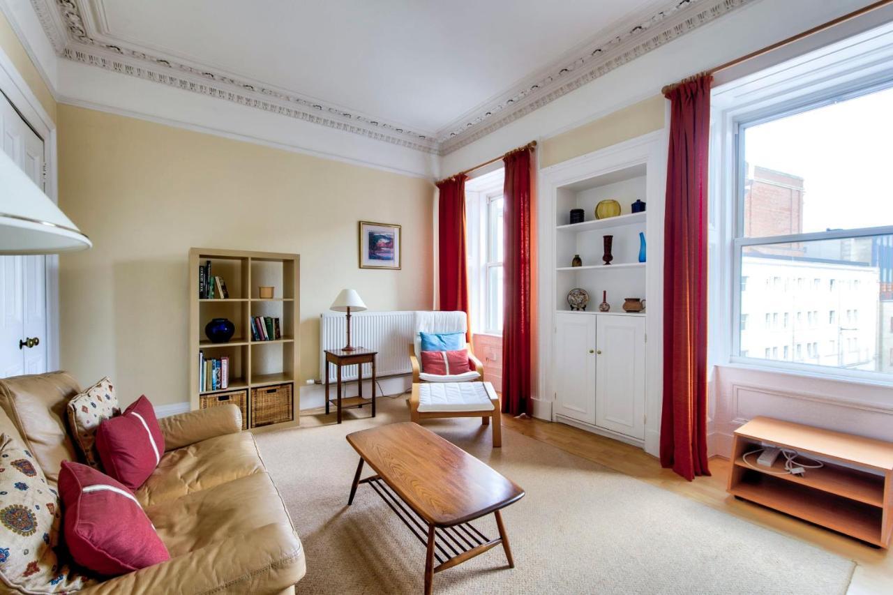 Guestready - Castle View On Quiet Street Apartment