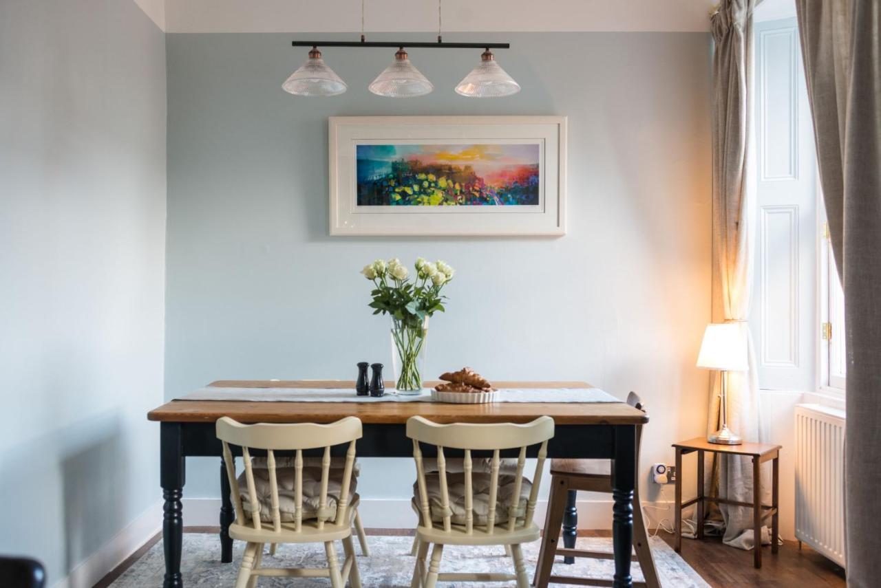 28 Avondale Place * Edinburgh