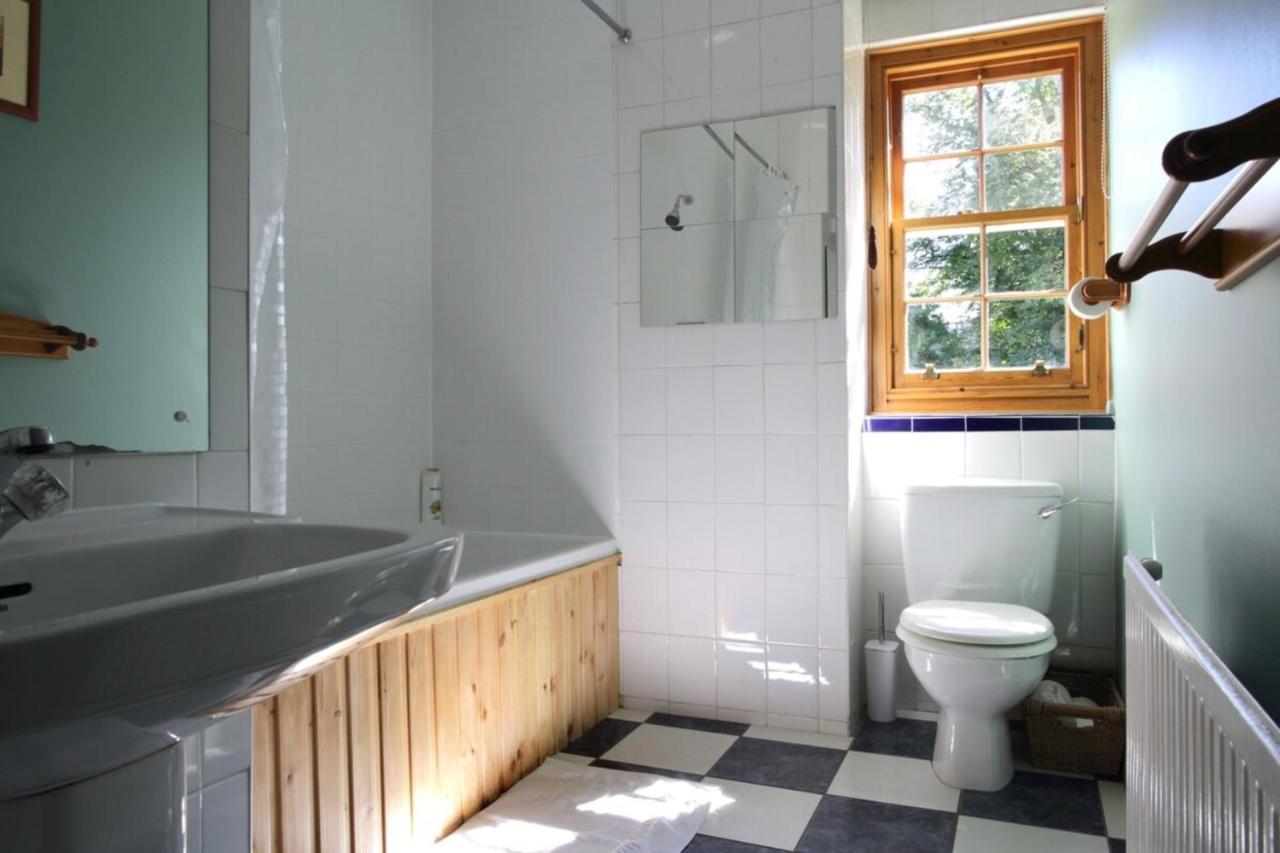 Grand New Town 2 Bedroom In Apartment *