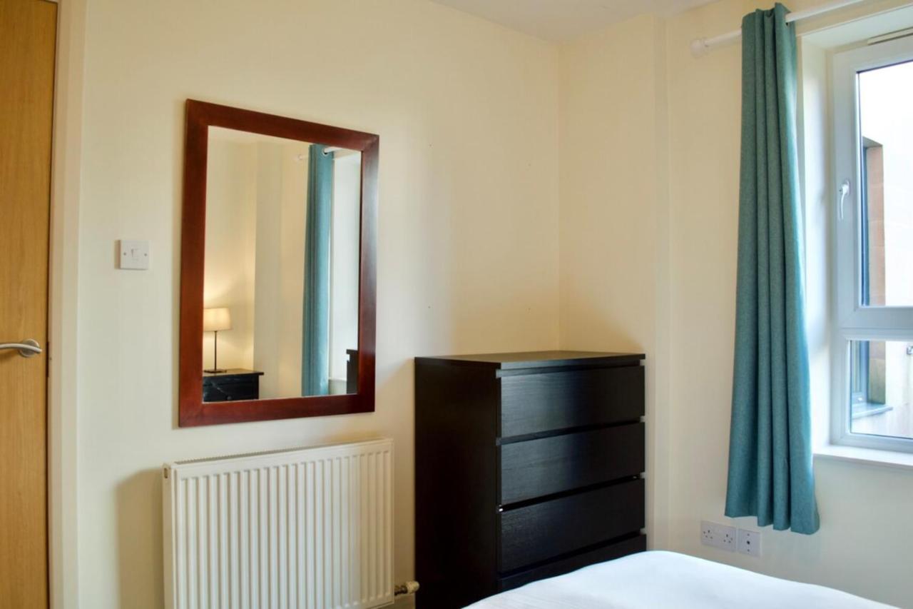 Modern 2 Bedroom Centre Flat Apartment *