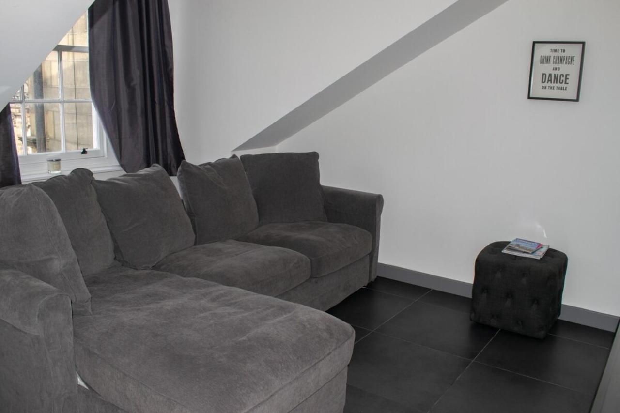 Unique 3 Bedroom Modern Penthouse Apartment Edinburgh