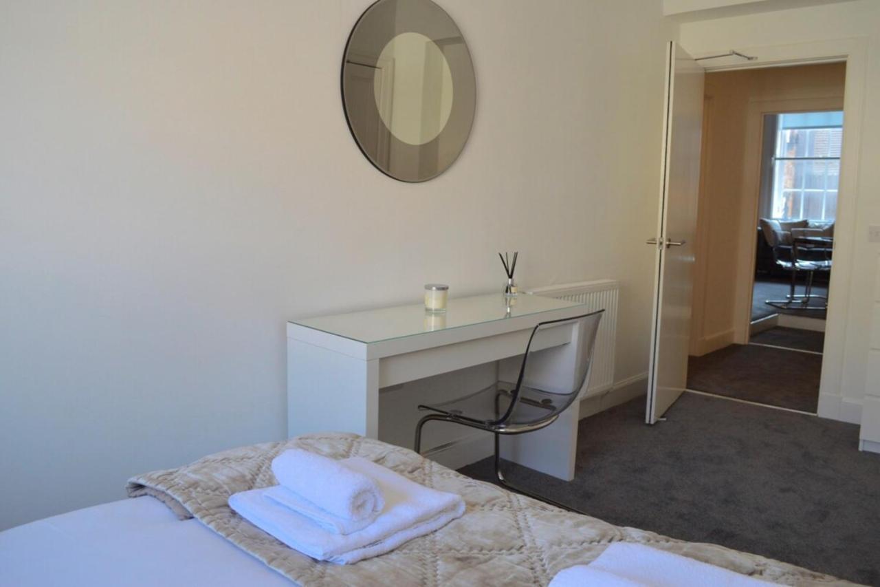 Spacious 3 Bedroom Flat In The Centre Apartment *