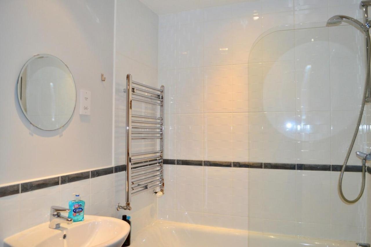 Apartment Modern 2 Bedroom Centre Flat *