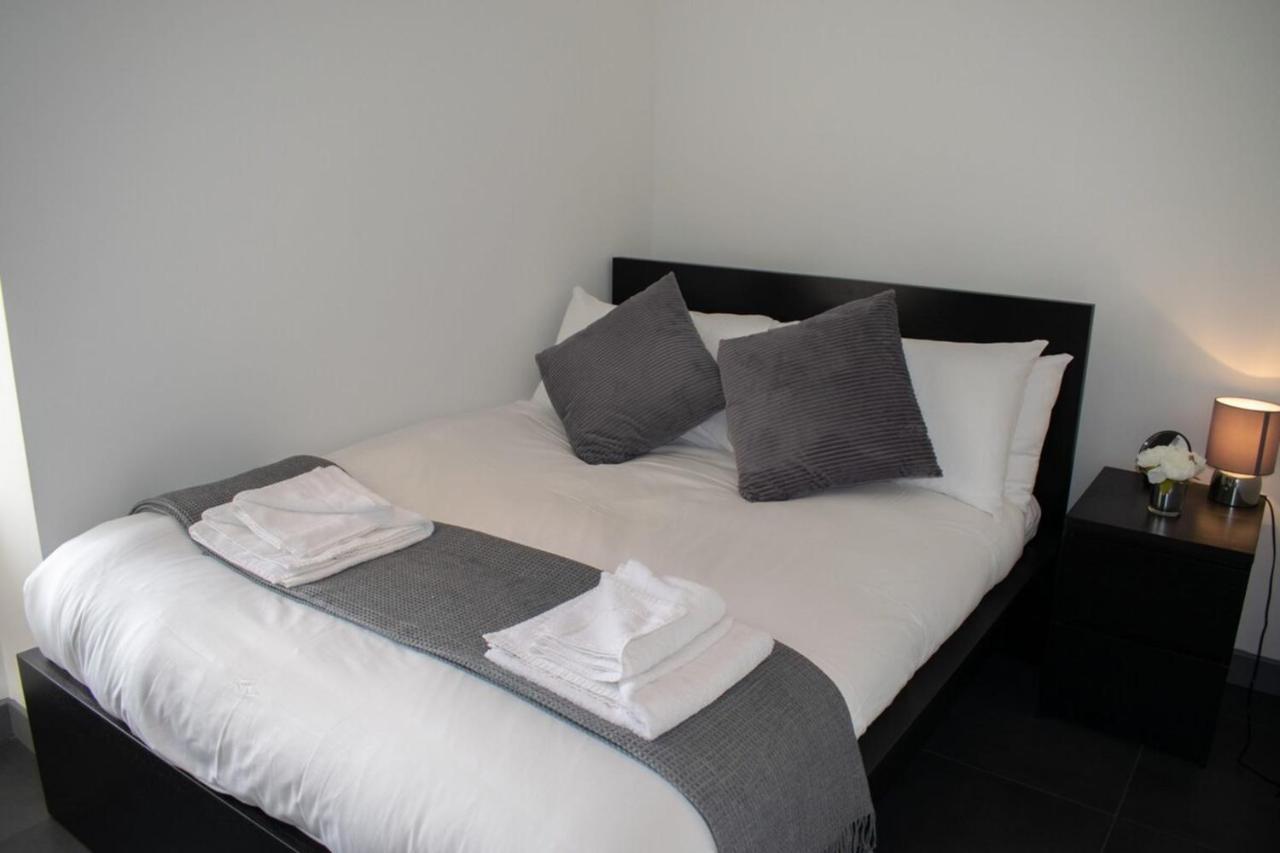 Unique 3 Bedroom Modern Penthouse Apartment Edinburgh