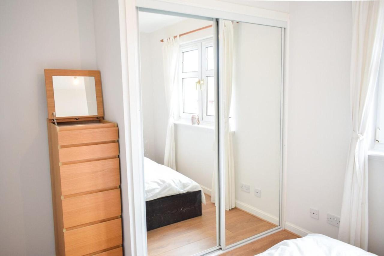 Centre 2 Bedroom Apartment *