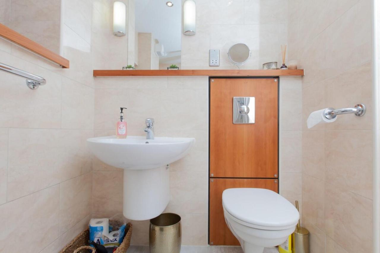 Holyrood - Luxury With Parking Apartment Edinburgh