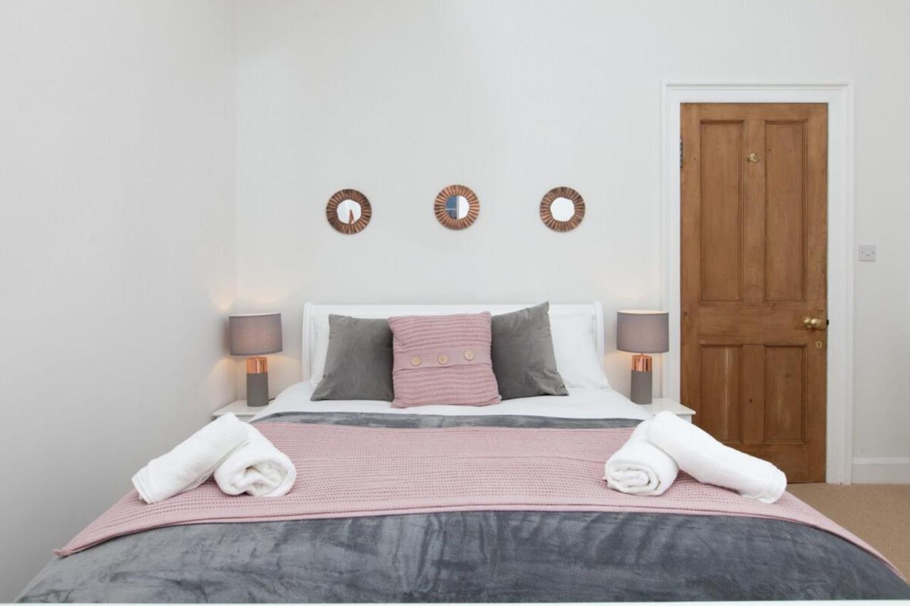 Traditional Luxury Sleeps 10 *