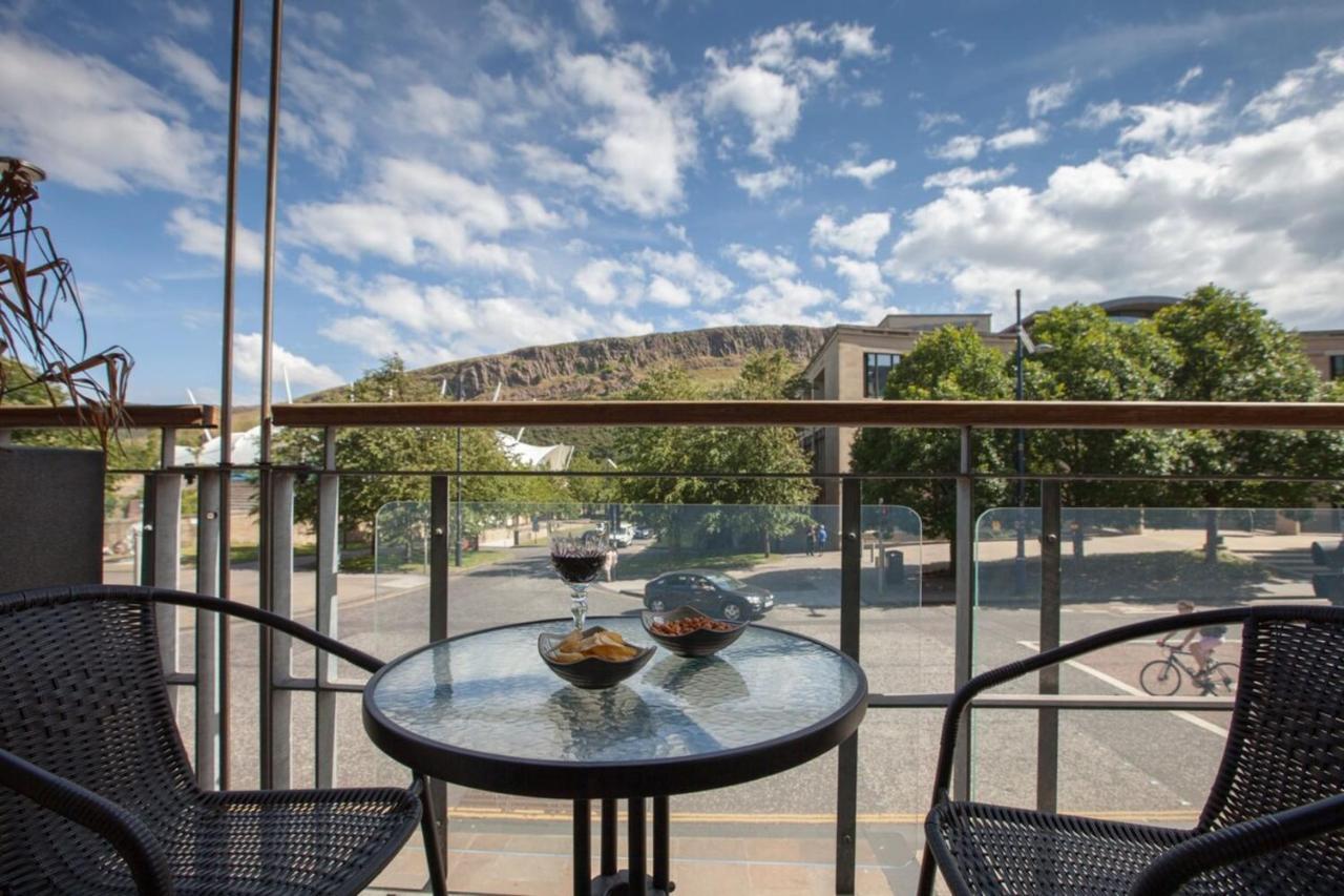 Holyrood - Luxury With Parking *