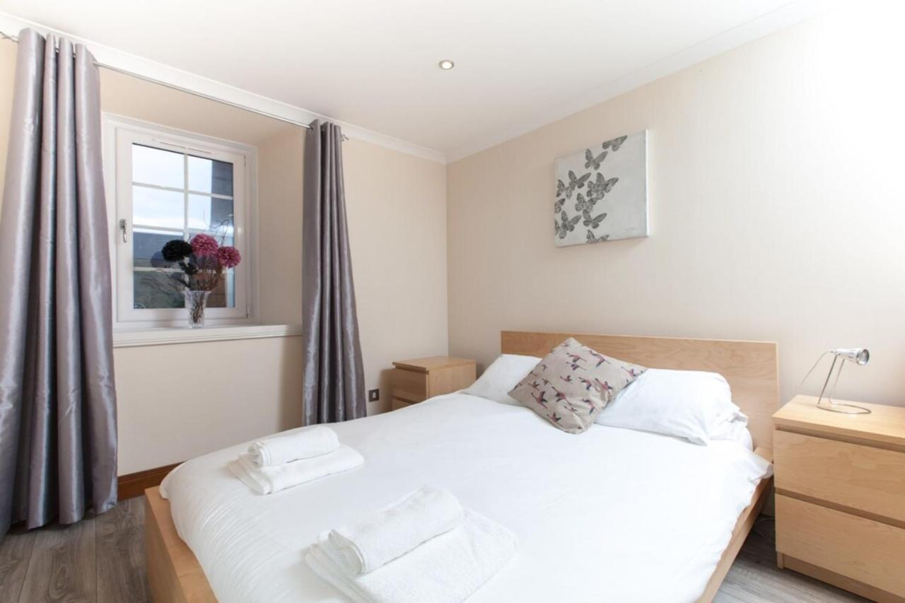 Beautiful 2 Bedroom Flat In Converted Distillery Apartment