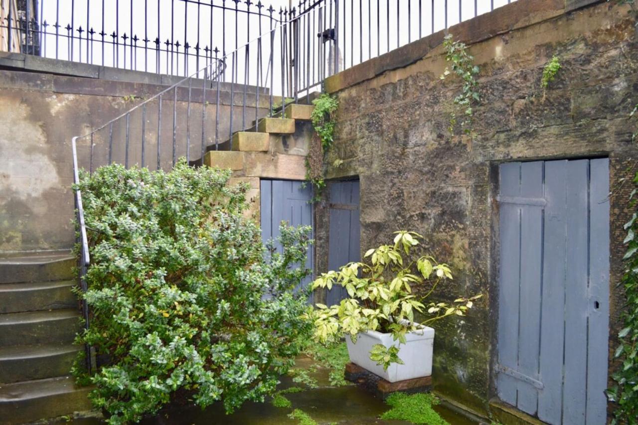 Stunning 3 Bedroom City Centre Apartment Edinburgh