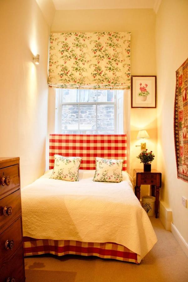 Apartment Period On Castle Street *