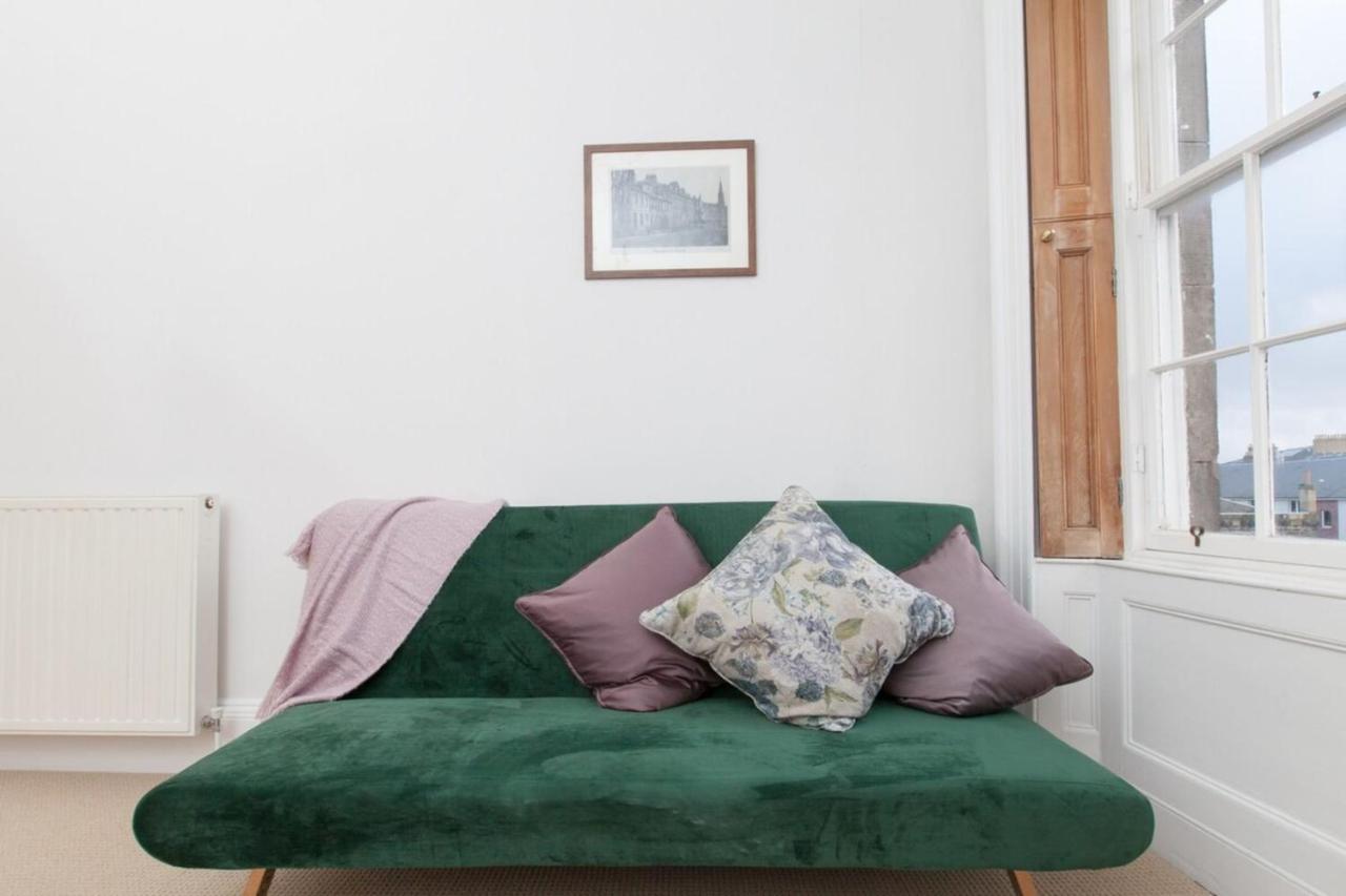Traditional Luxury Sleeps 10 Apartment *