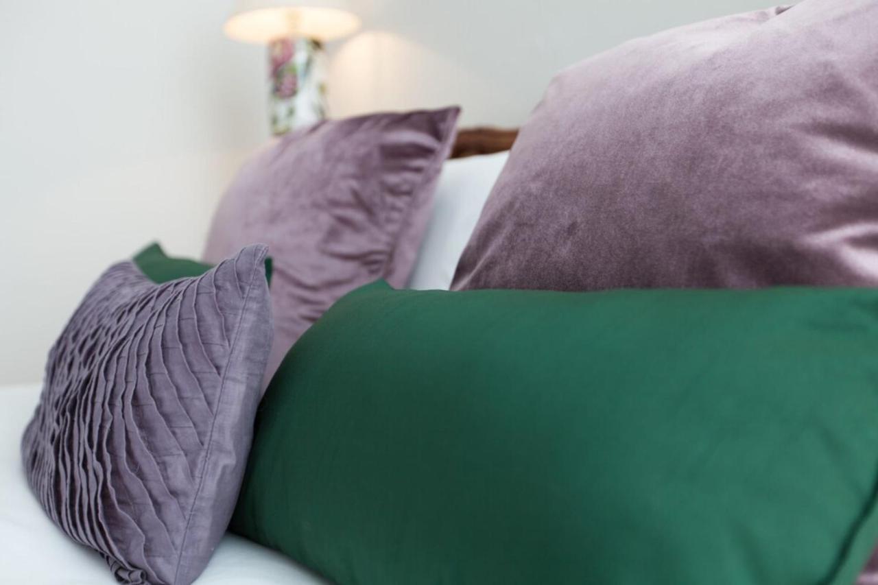 Traditional Luxury Sleeps 10 Apartment