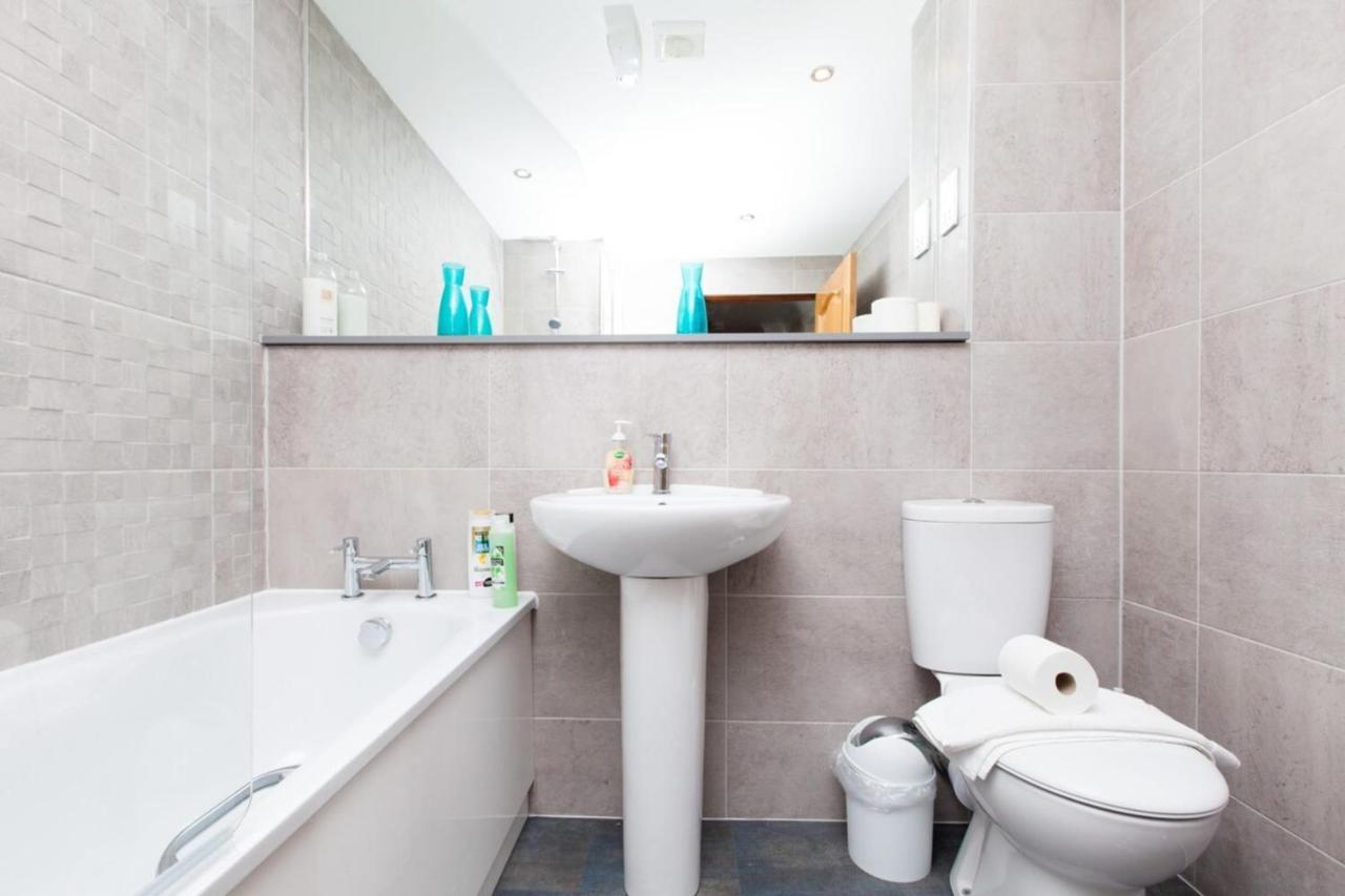 Beautiful 2 Bedroom Flat In Converted Distillery Apartment