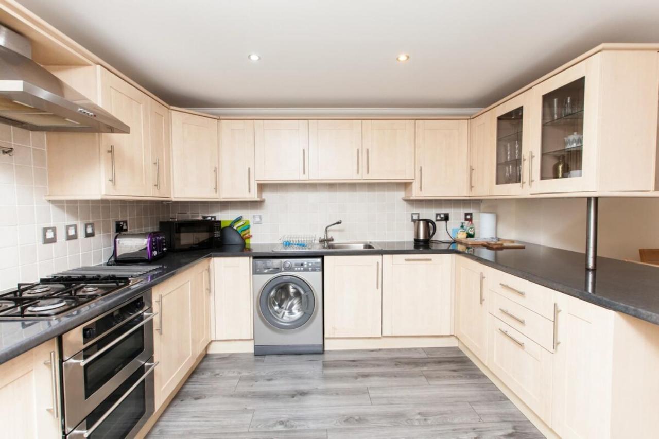 Beautiful 2 Bedroom Flat In Converted Distillery Edinburgh