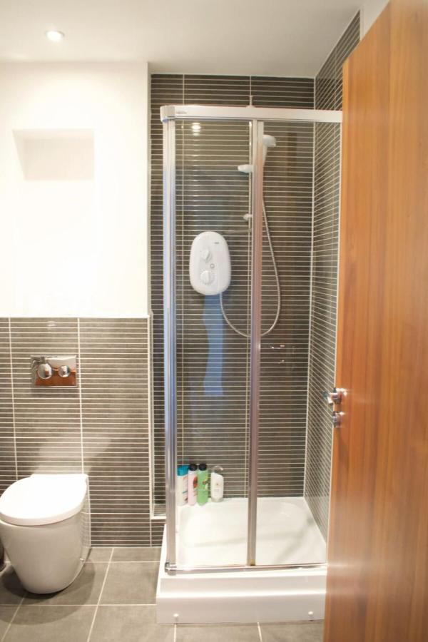 Large And Modern 2 Bed 2 Bath * Edinburgh