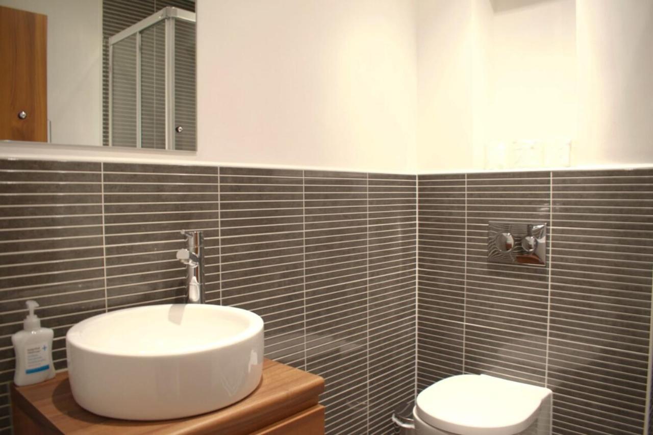 Apartment Large And Modern 2 Bed 2 Bath