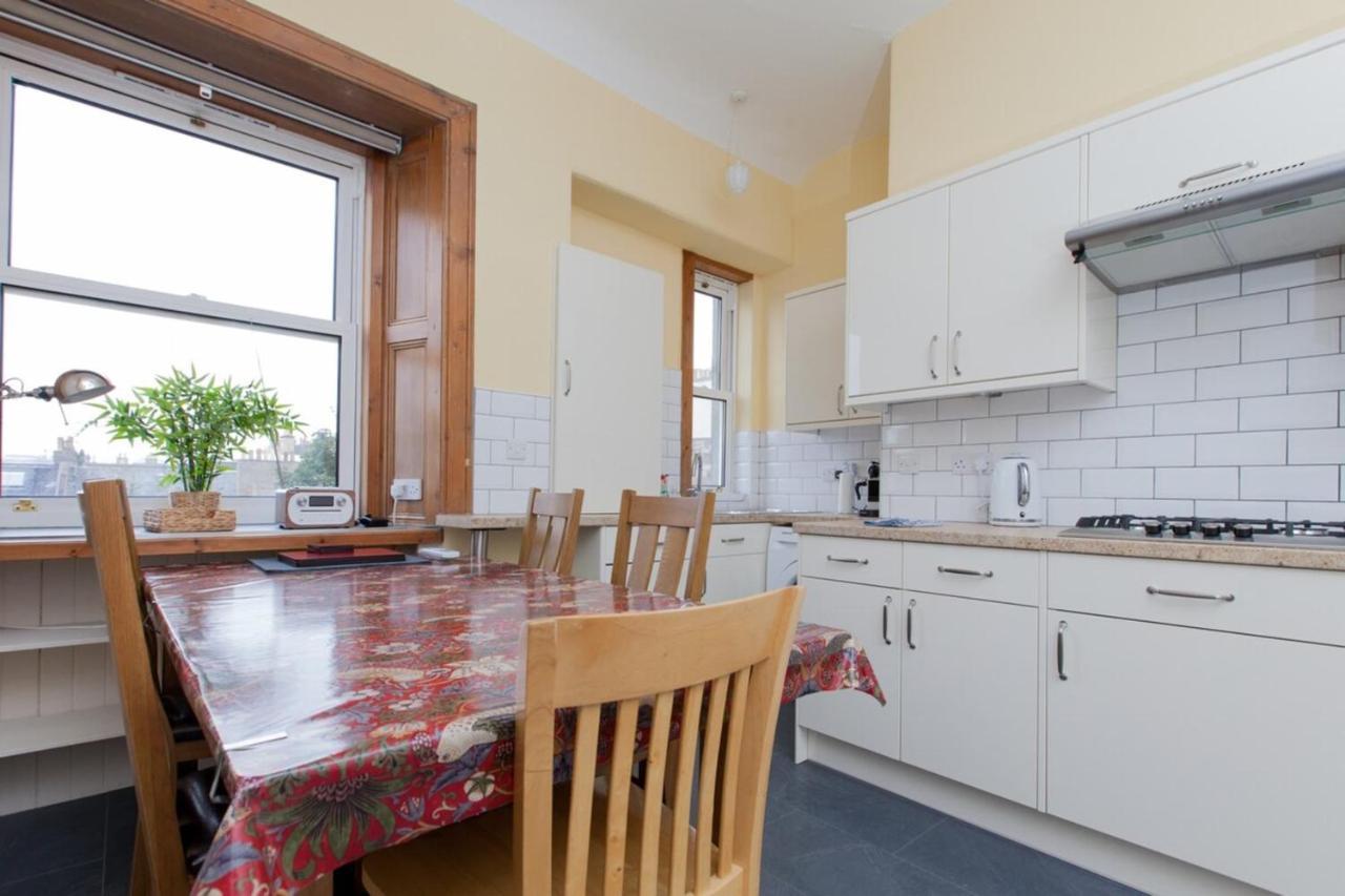 Elegant Traditional Centre Flat Apartment Edinburgh