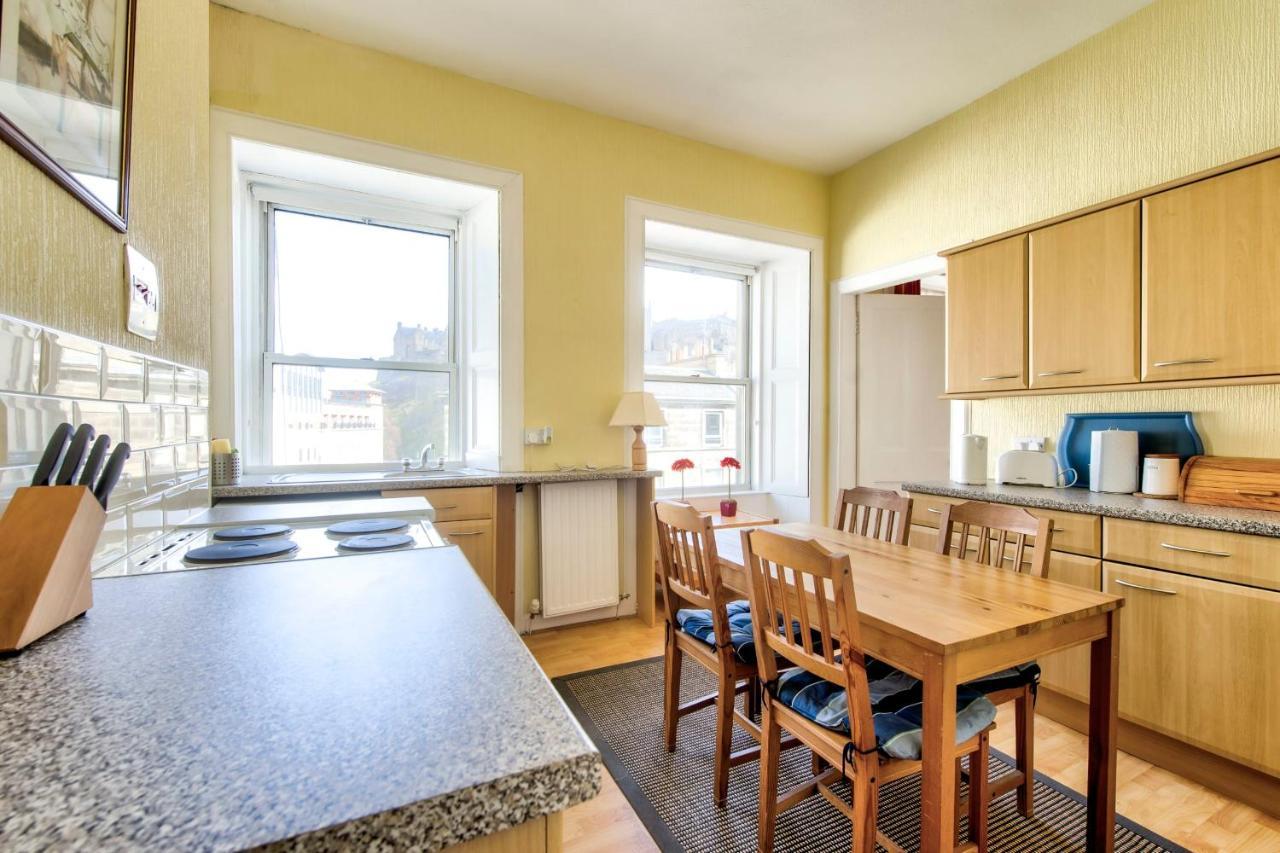 Guestready - Castle View On Quiet Street Edinburgh