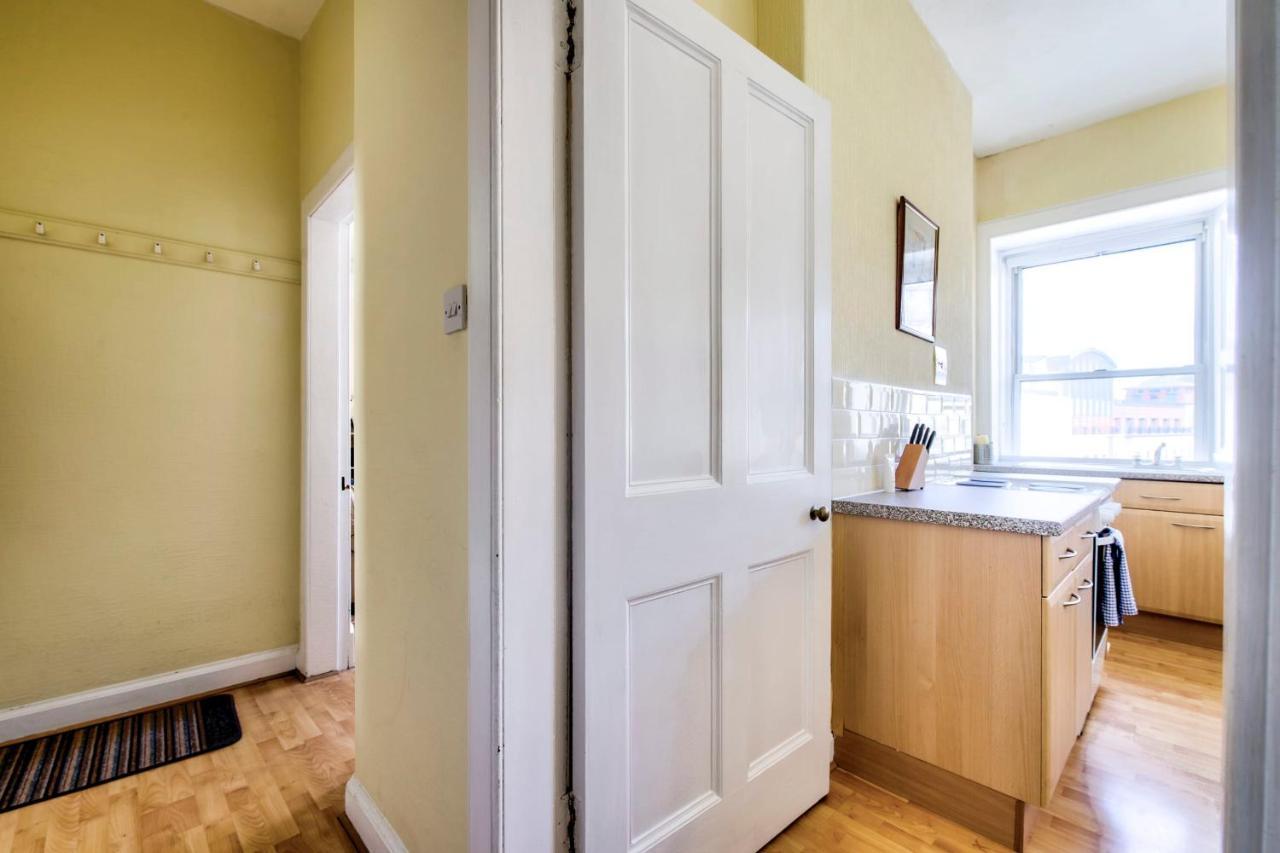 Guestready - Castle View On Quiet Street Edinburgh