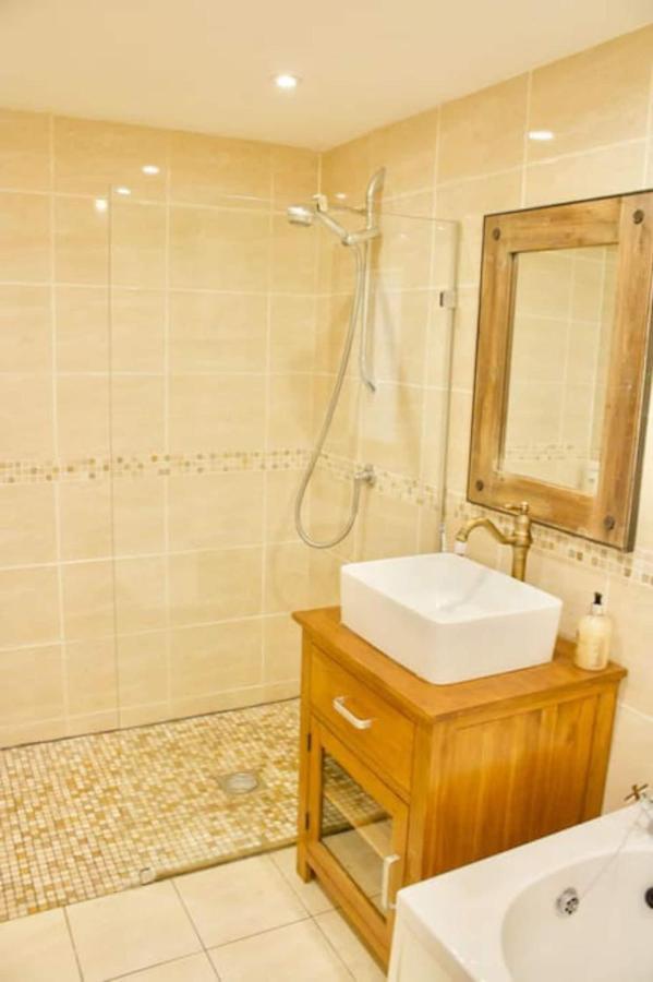 Altido Superb Terraced House With Patio In Leith Apartment