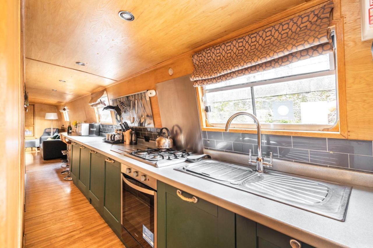 Botel - Houseboats