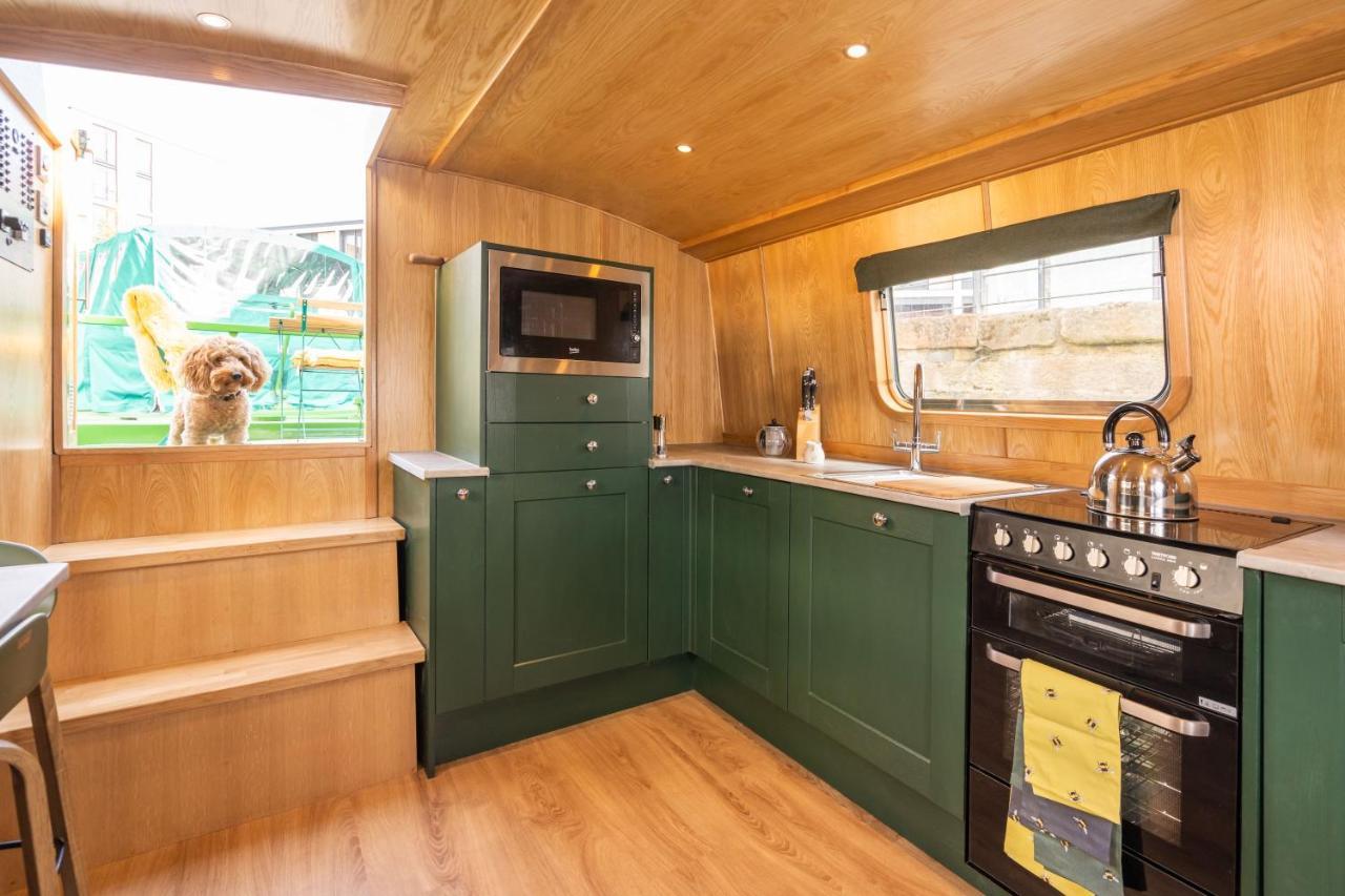 - Houseboats Botel 4*