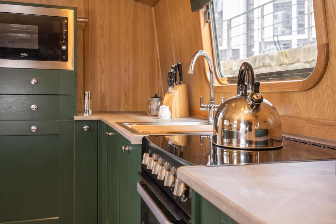 - Houseboats Botel Edinburgh
