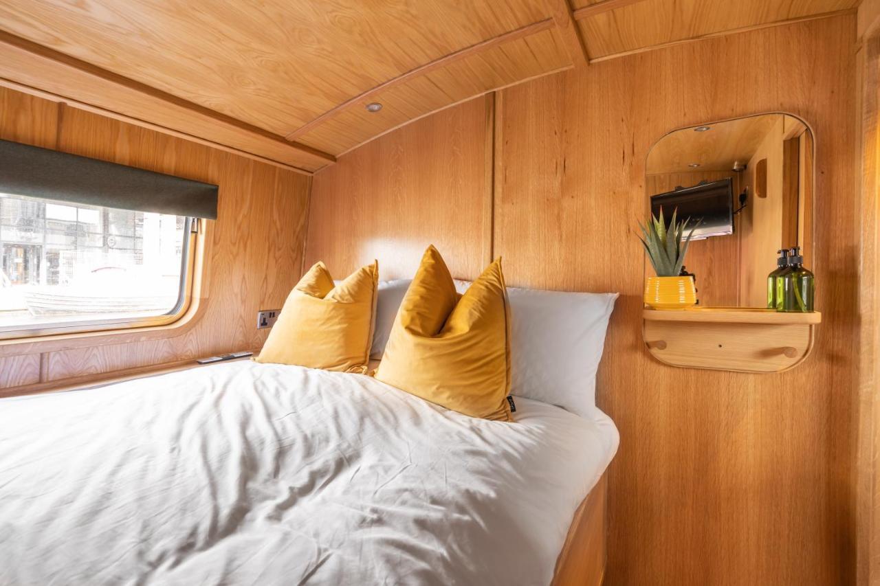 - Houseboats 4*