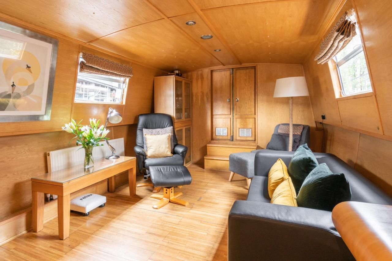 - Houseboats Botel