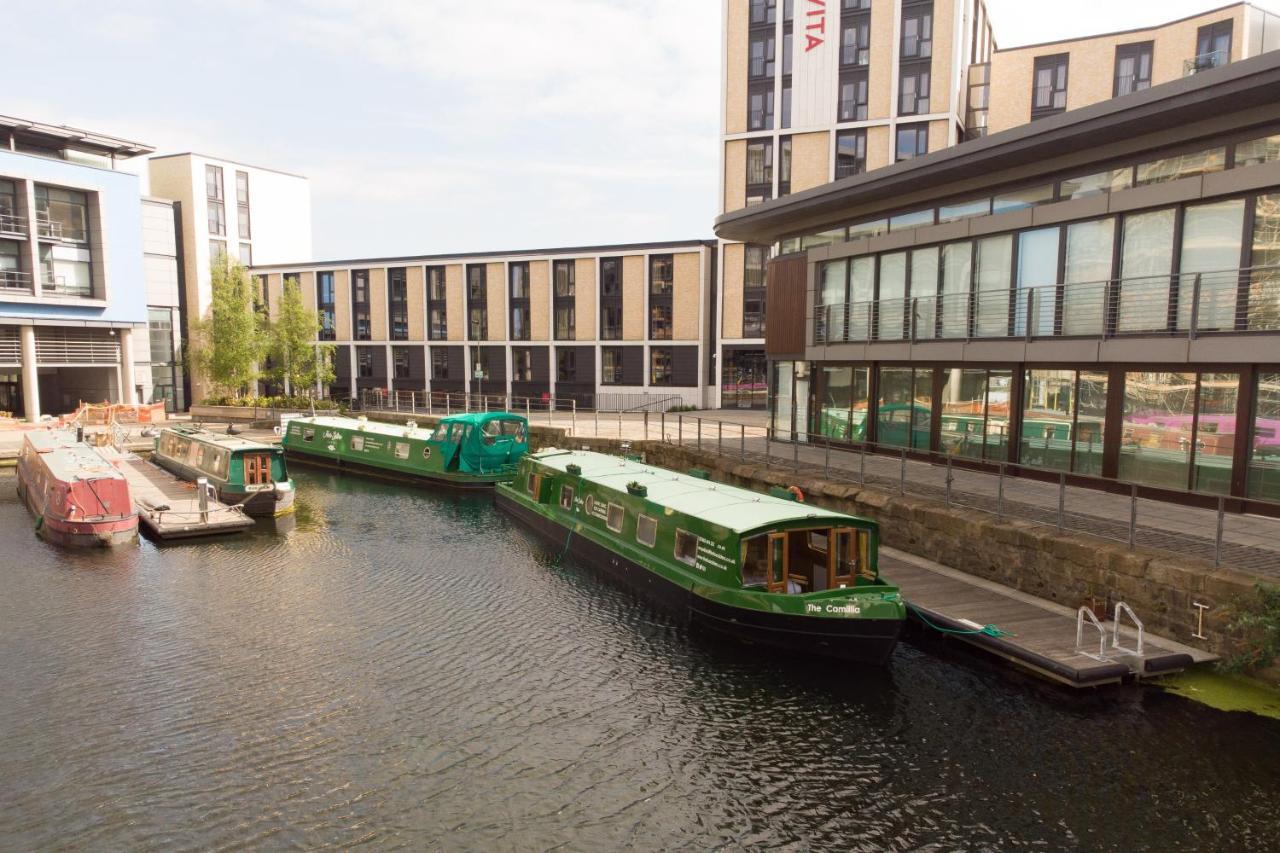 - Houseboats