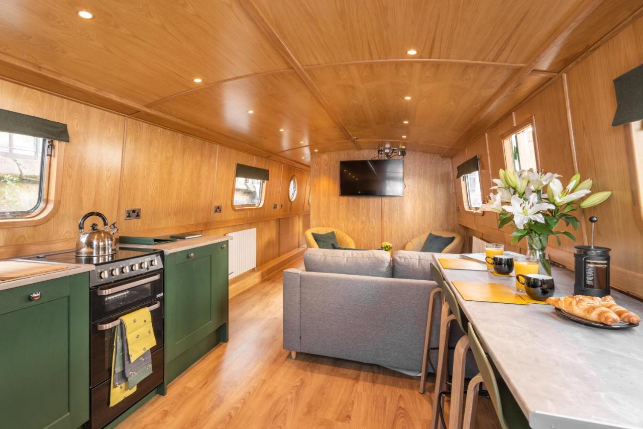 Botel - Houseboats