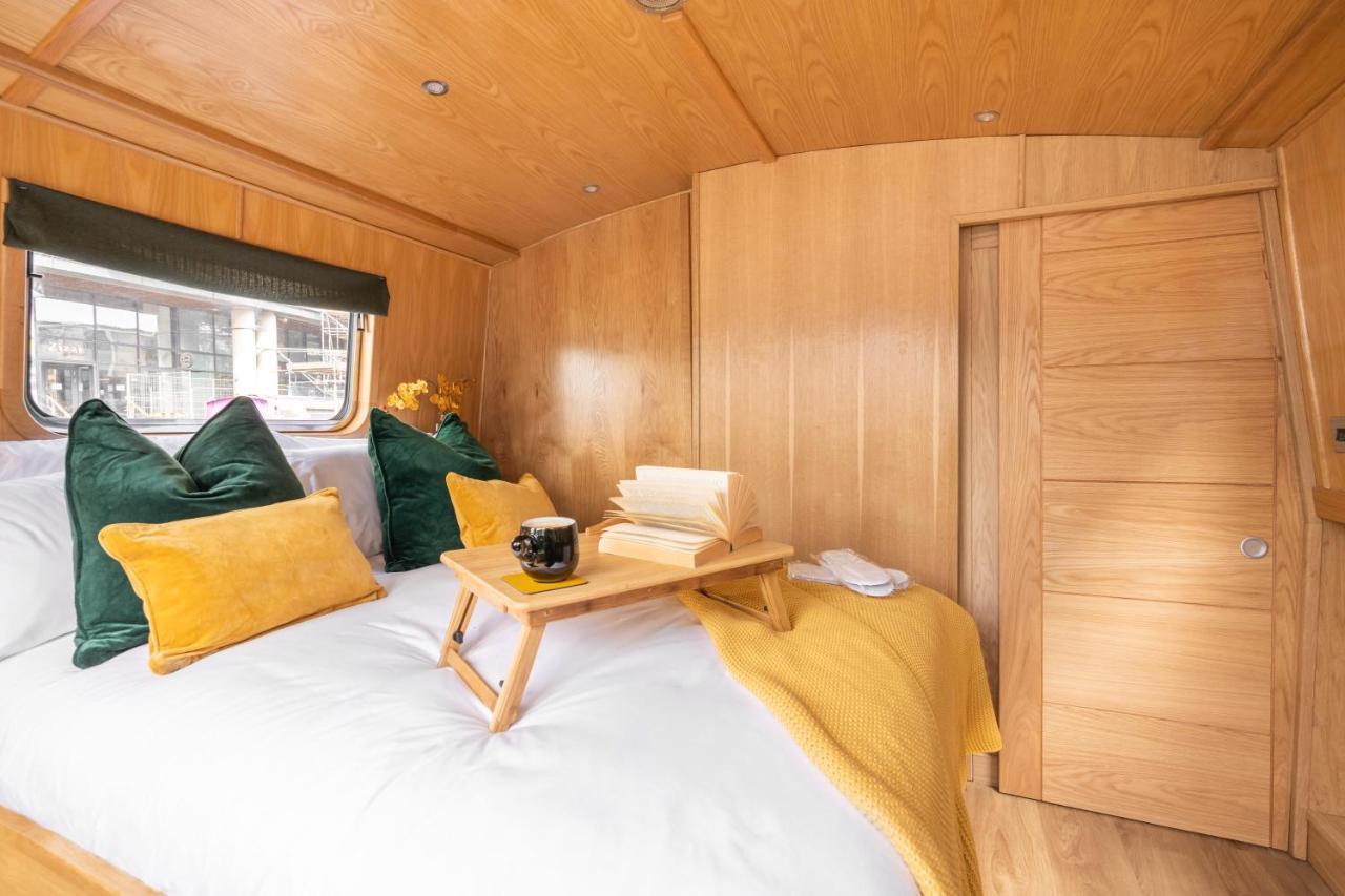 Botel - Houseboats