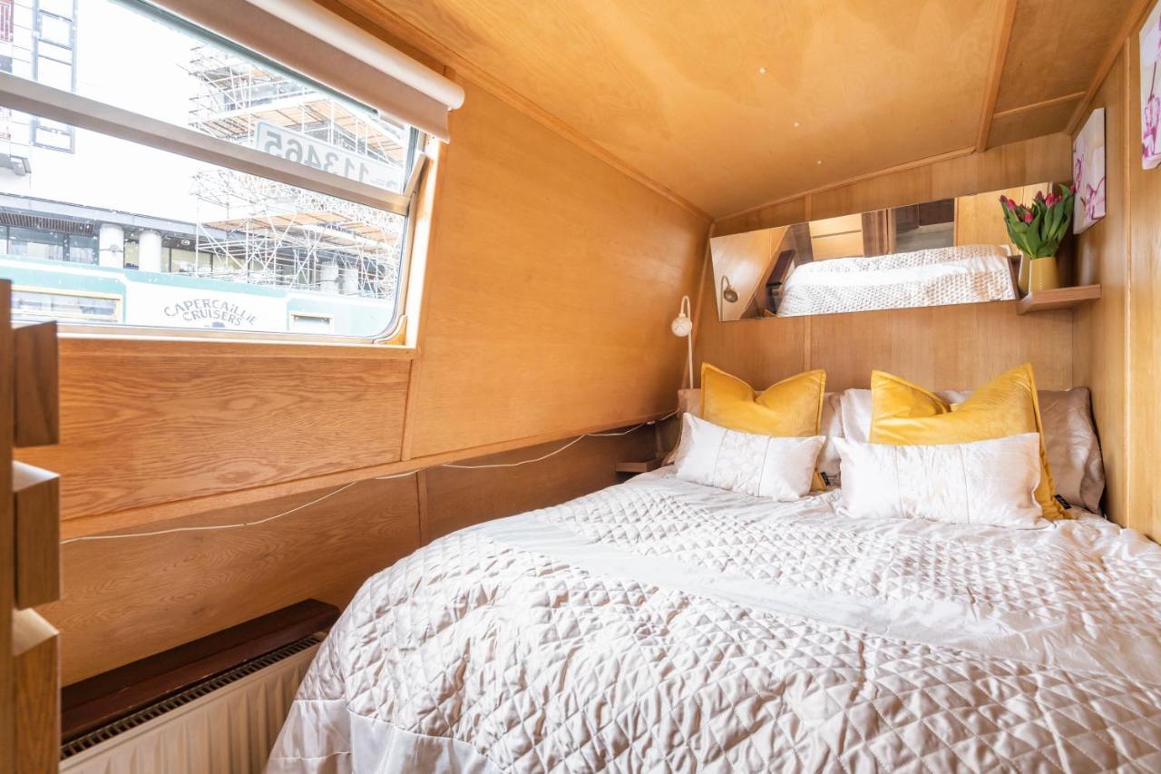 - Houseboats
