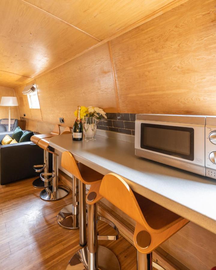 Botel - Houseboats