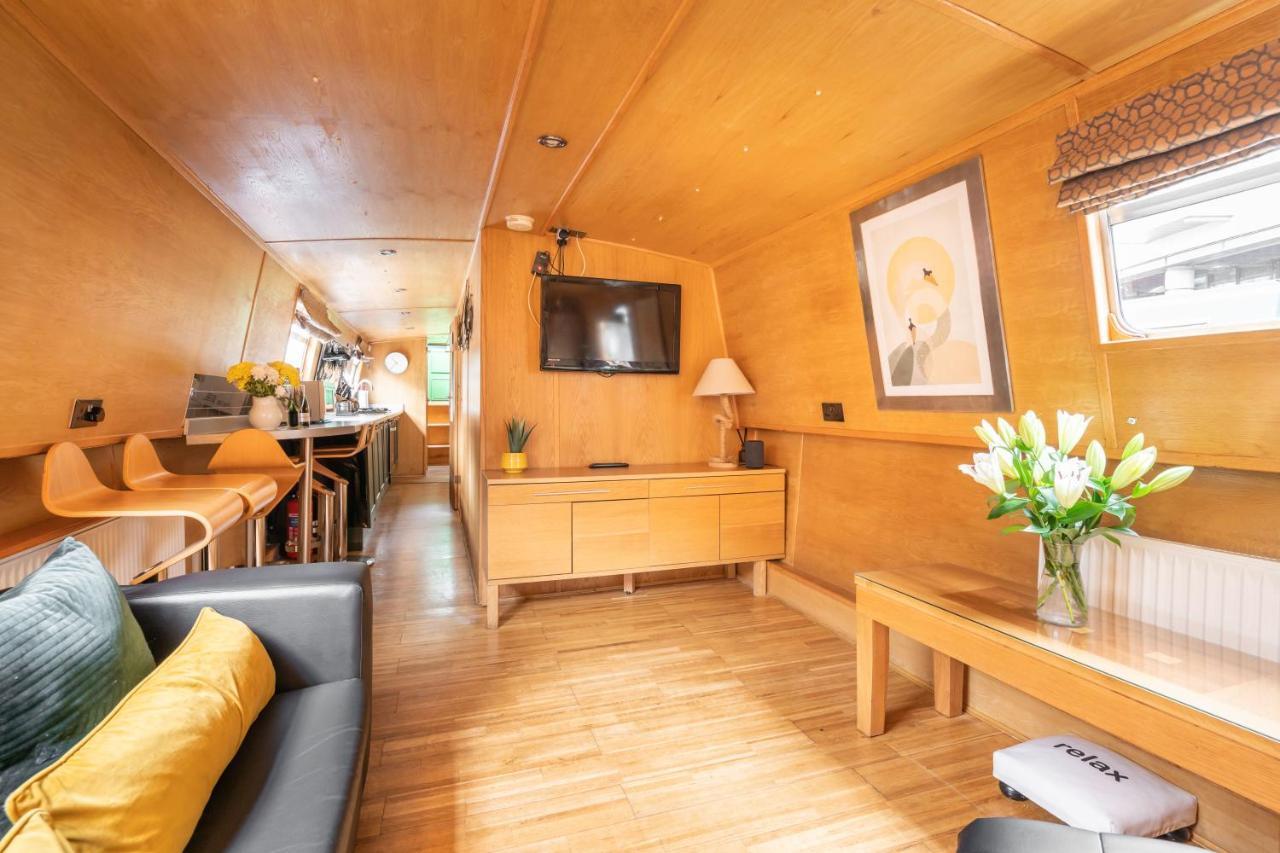 - Houseboats Botel