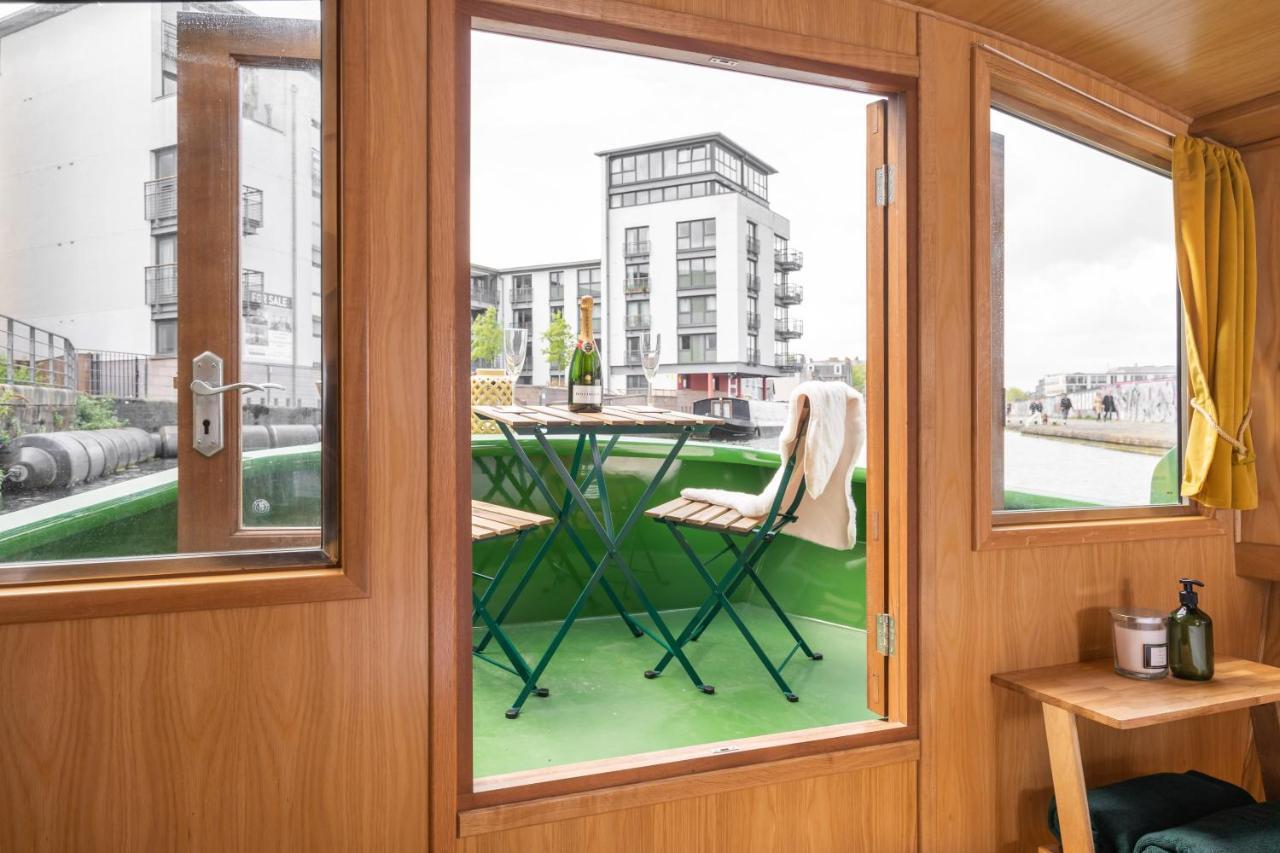 - Houseboats Botel Edinburgh
