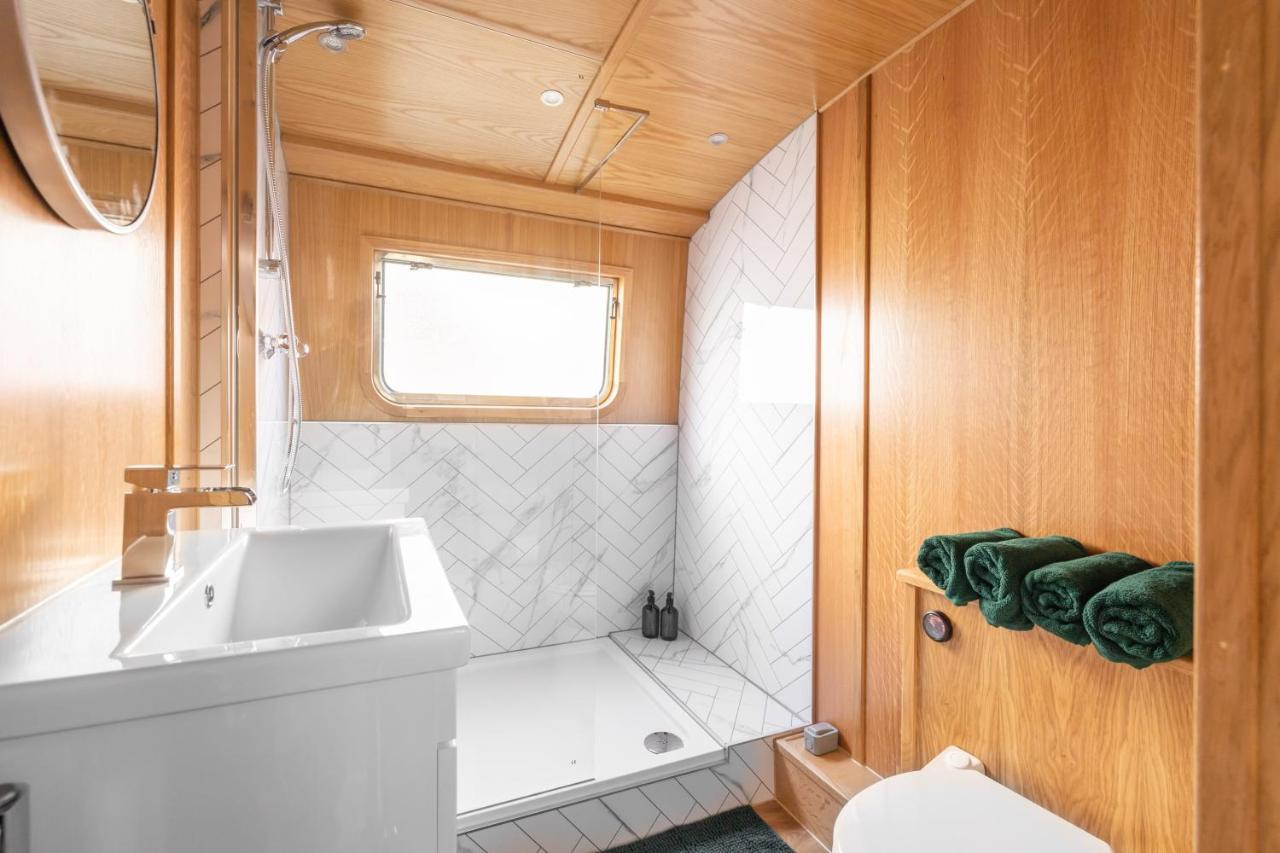 Botel - Houseboats 4*